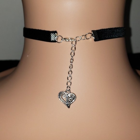 Black Velvet Heart Choker necklace - Picture 7 of 7